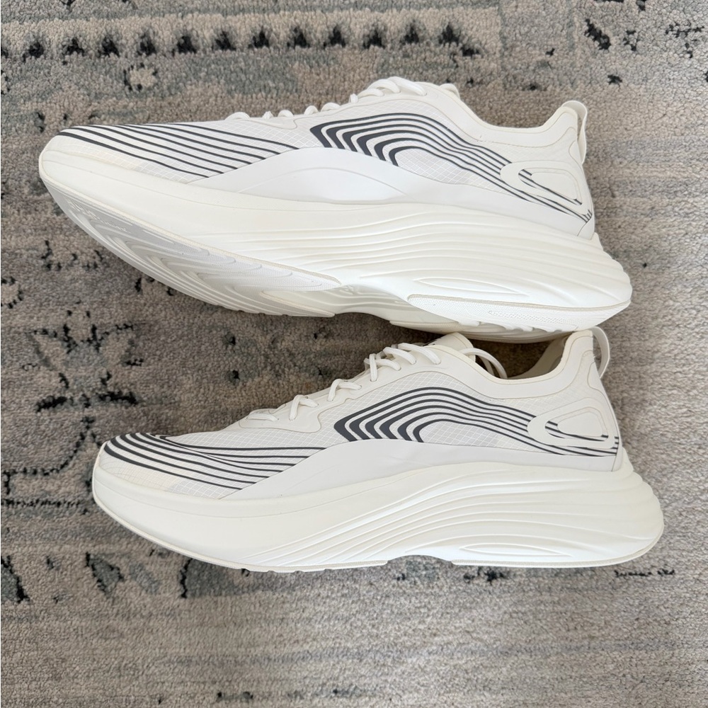 New APL Streamline Sneakers Mens Ivory Smoke Sz 13 - Picture 9 of 11